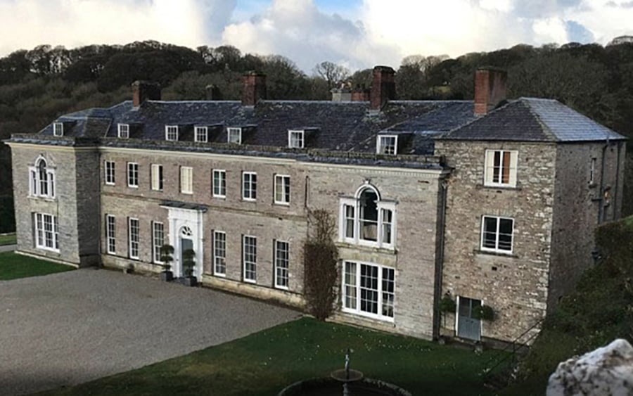 The exterior of Boconnoc House